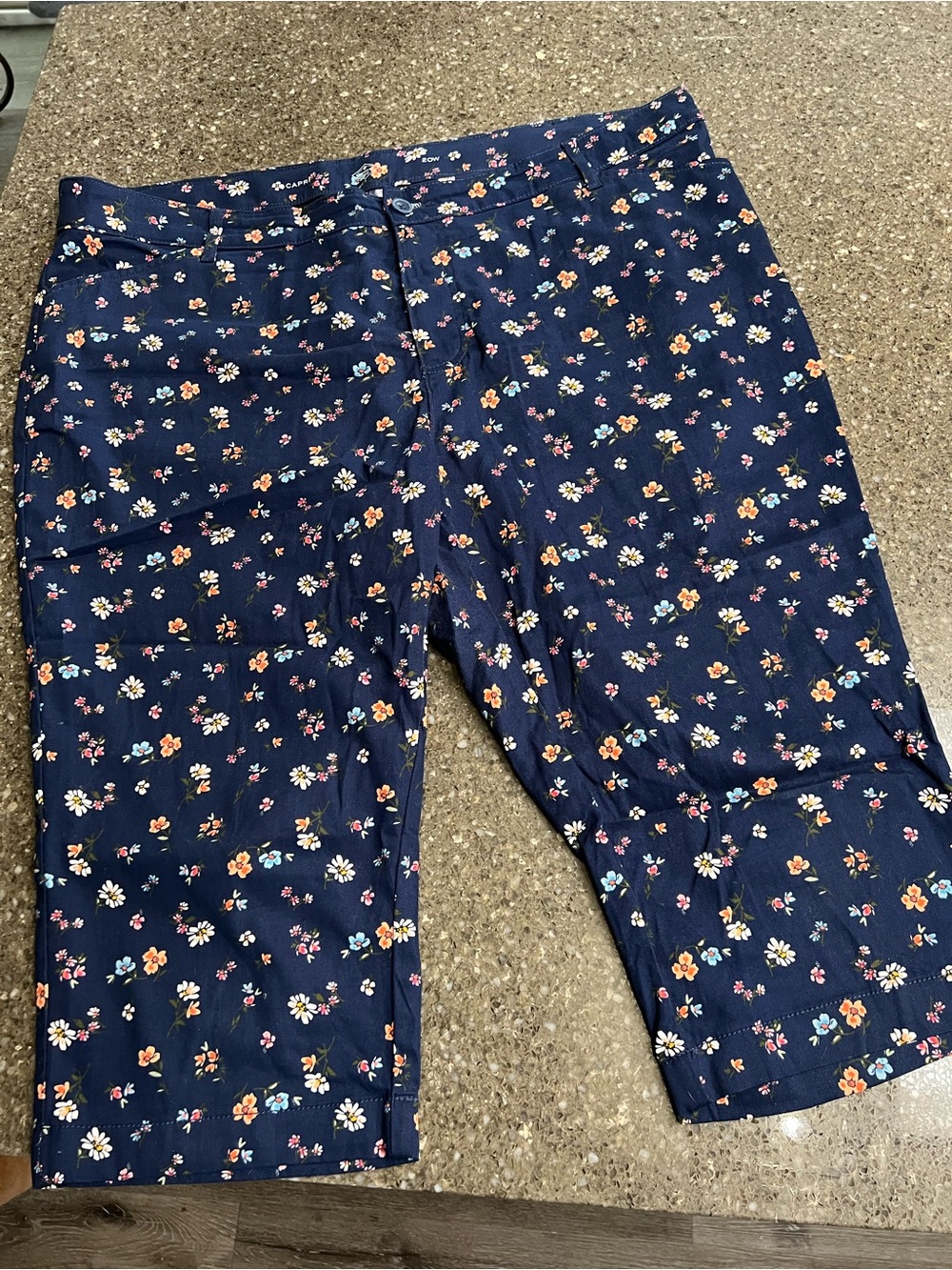 St. John's Bay Navy Floral Plus Size Capri Size 20W Summer Spring Beach Coastal - Picture 2 of 11